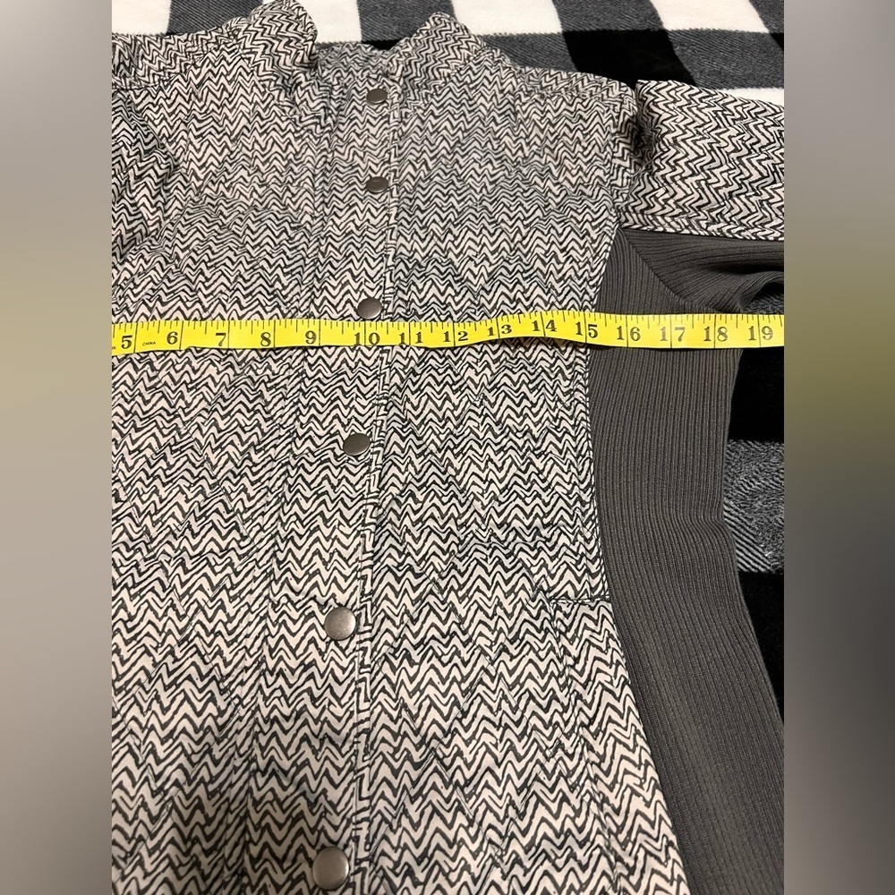 Merona Women’s Gray Medium Jacket with Pockets Inside & Out With Zipper & Snaps - Picture 10 of 12